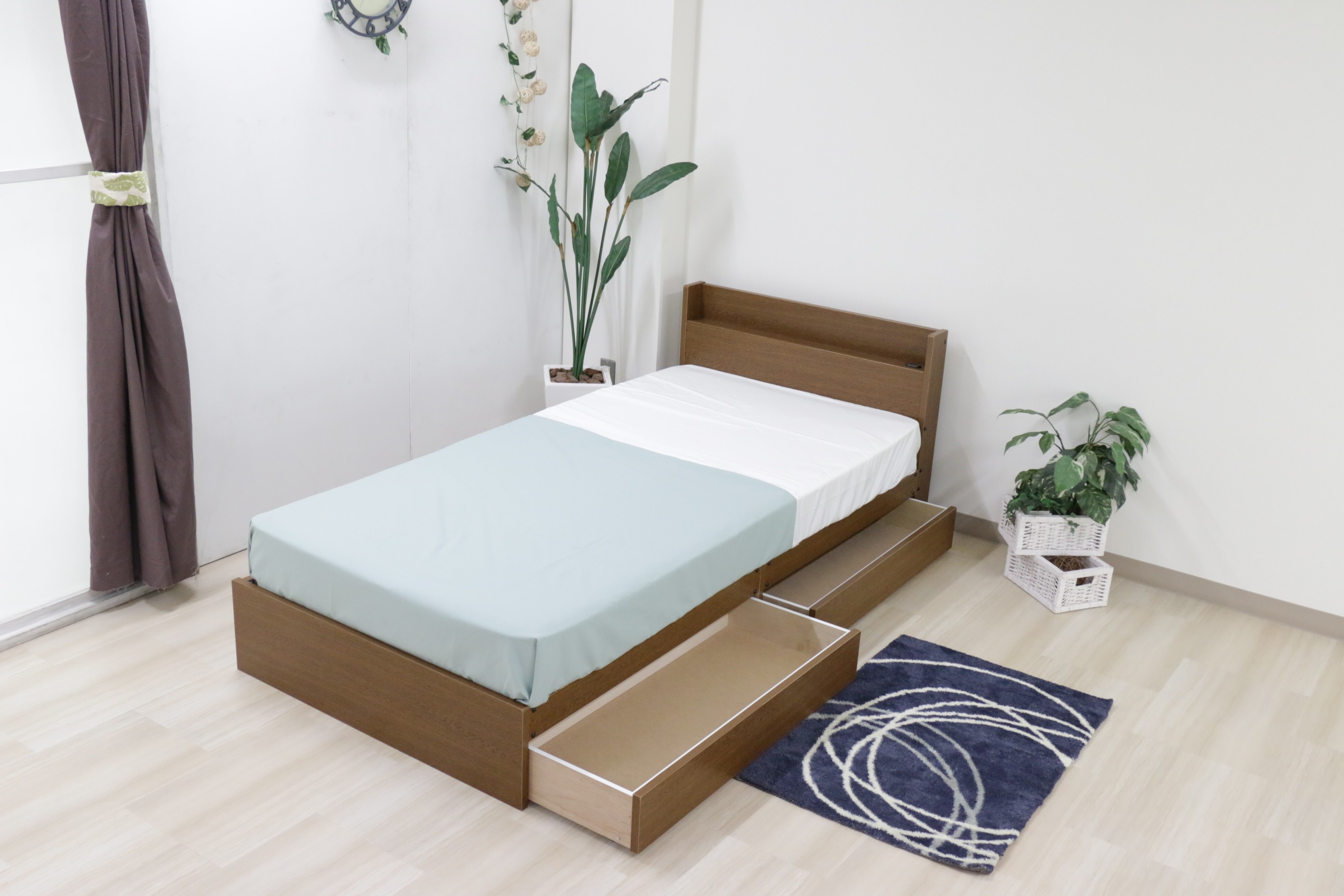 【組立サービス付】375　シングルサイズ　棚コンセント引出付きツートンベッド　国産ボンネルコイルマットレス(10816B)付(ホワイト＆ブルー)（1303）