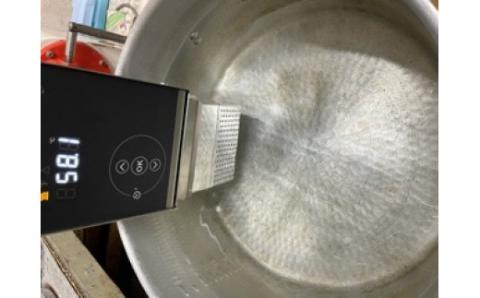 特選黒毛A5ランク　低温調理牛刺しユッケ　霜降り肉