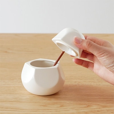 洋梨の形のシュガーポット poire 白　【ttyokzk ceramic design】