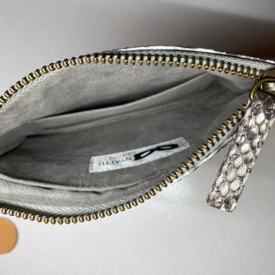 NYATTU PROJECT　天然パイソン革(ヘビ革) フラグメントケース(ポーチ) グレーマダラ