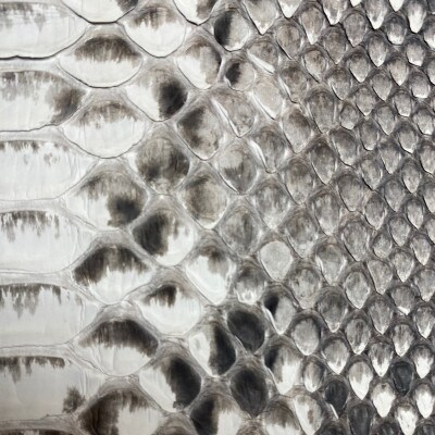 NYATTU PROJECT　天然パイソン革(ヘビ革) フラグメントケース(ポーチ) グレーマダラ