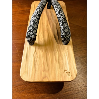 郡上踊り　踊り下駄　槍鉋(やりかんな)下駄　男性用Sサイズ　鼻緒/麻の葉(黒)