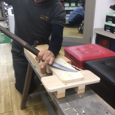 郡上踊り　踊り下駄　槍鉋(やりかんな)下駄　男性用Mサイズ　鼻緒/麻の葉(黒)