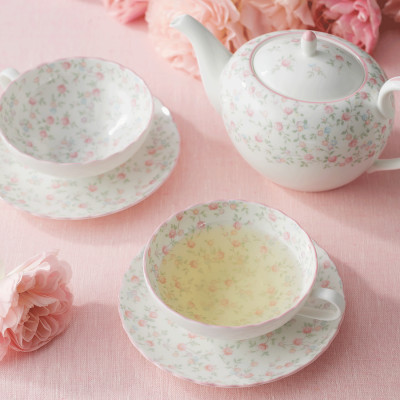 ノリタケ【キューティーローズ】ティーカップ＆ソーサー