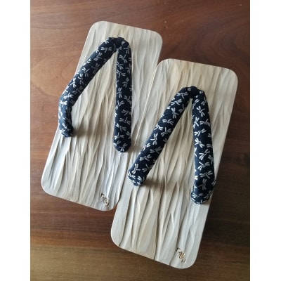 郡上踊り　踊り下駄　槍鉋(やりかんな)下駄　男性用Sサイズ　鼻緒/トンボ