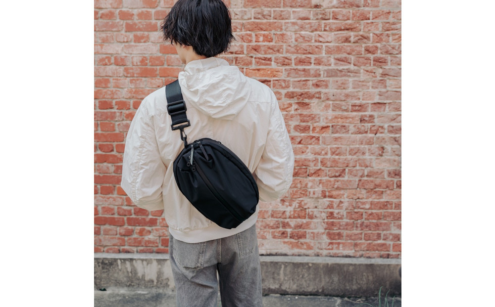 女性も使いやすいボディバッグ　UDUKA　Super water repellent