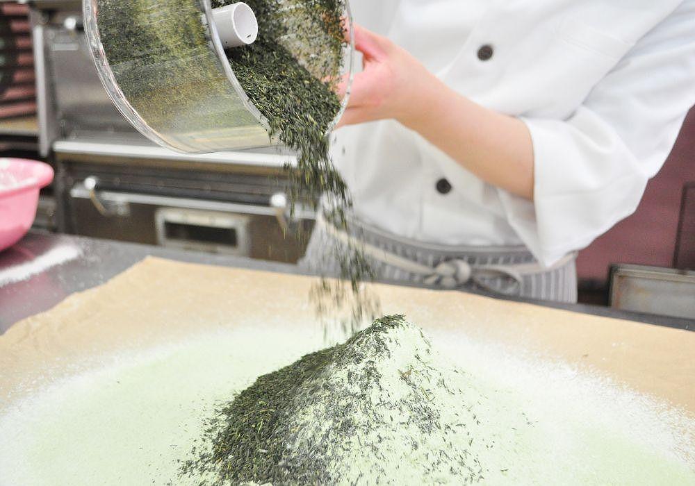 長久手土産「壹茶(いっさ)」（10個×2箱）と家康のおやつ(8個×3缶)アソートセット