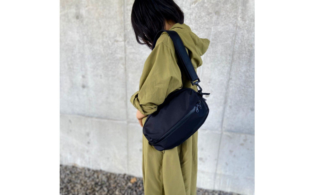 女性も使いやすいボディバッグ　UDUKA　Super water repellent