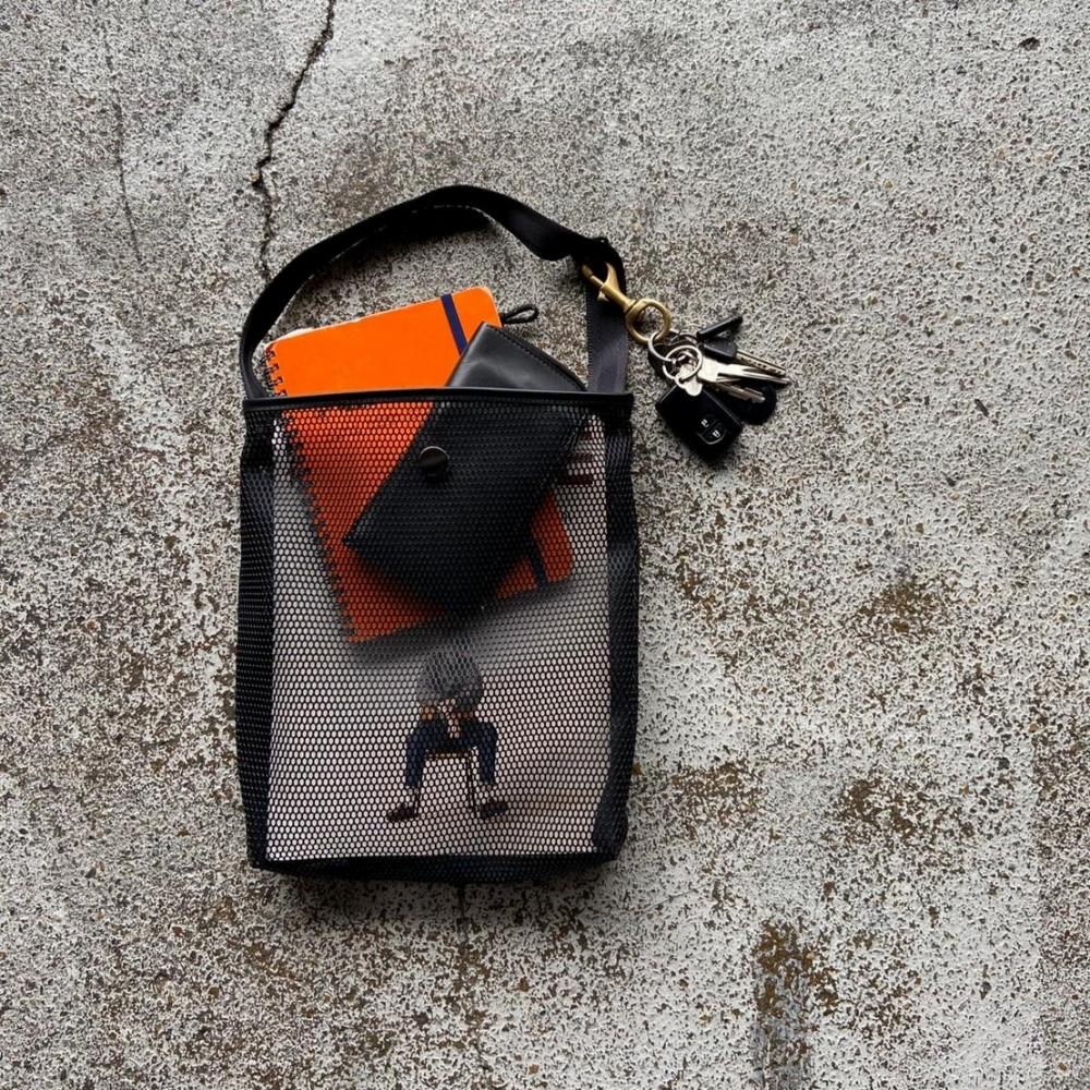 パッカブル 縦型ショルダー　NAKI 【M】Hard mesh｜人気バッグ おすすめショルダー［ パッカブル 縦型ショルダー NAKI Mサイズ Hard mesh 軽量 バッグ ショルダー 人気 おすすめ ギフト プレゼント お取り寄せ 通販 送料無料 ふるさと納税 ］