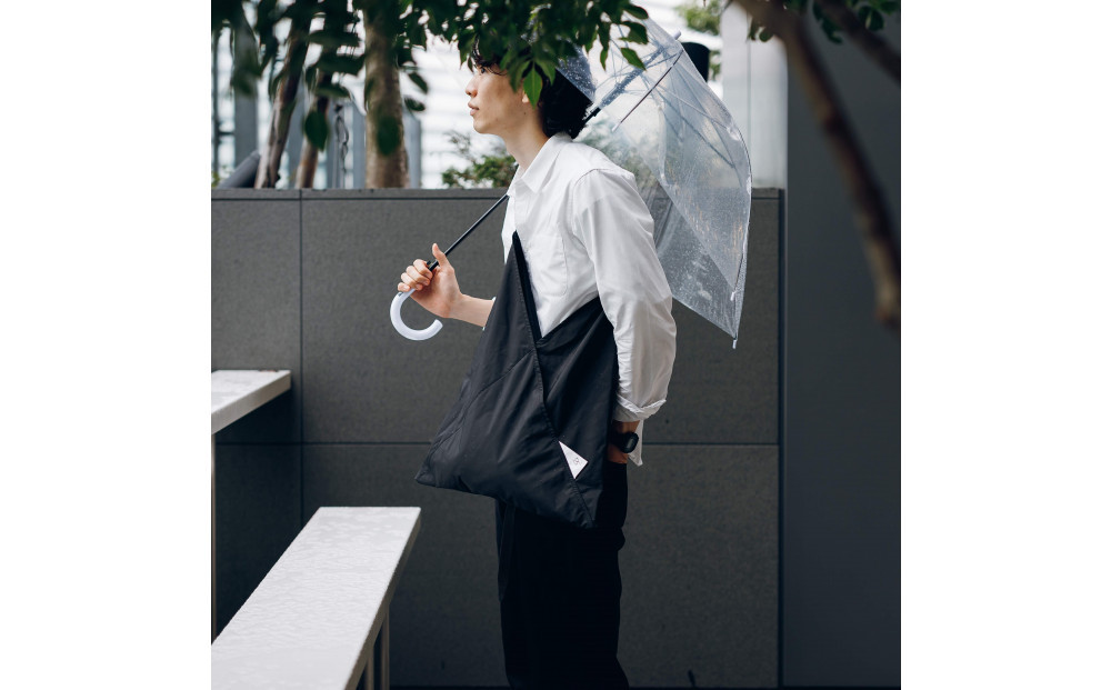 利き手を選ばないショルダートート　Niji　Super water repellent