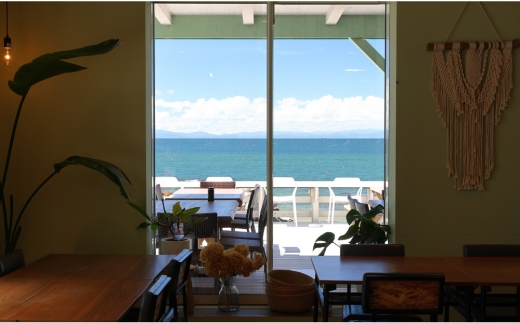 【ビーチフロント】【知多半島　美浜町】当店名物〈大あさり〉などが楽しめる 地元美浜町の『贅沢地物浜焼き 10品 コース』ペアチケット