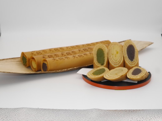長さ約30センチ!!なが～い和菓子!!季節限定色入り大砲巻3本箱入(小豆こしあん1、抹茶1、栗あん1) ｜和菓子 スイーツ 和スイーツ デザート あんこ 小豆 抹茶 栗 お菓子 おやつ 贈答品 ギフト プレゼント お取り寄せ グルメ 手土産 おすすめ 人気 季節限定 愛知県 美浜町 飴文 大砲巻※離島への配送不可※2025年9月上旬～2026年4月下旬頃に順次発送予定