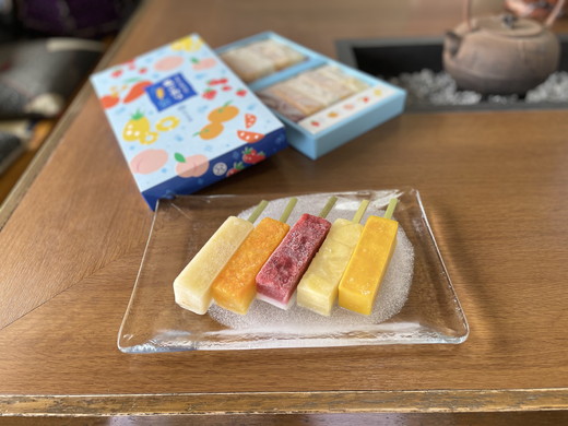 フルーツたっぷり 葛ごおり 10本パック｜和菓子 スイーツ 和スイーツ デザート 苺みるく いちご 苺 いちごみるく みかん マンゴー もも 桃 パイナップル アイス 夏 お菓子 おやつ 贈答品 ギフト プレゼント お取り寄せ グルメ 手土産 おすすめ 人気 季節限定 愛知県 美浜町 飴文 大砲巻 葛ごおり※北海道・沖縄・離島への配送不可※2025年6月上旬～8月下旬頃に順次発送予定