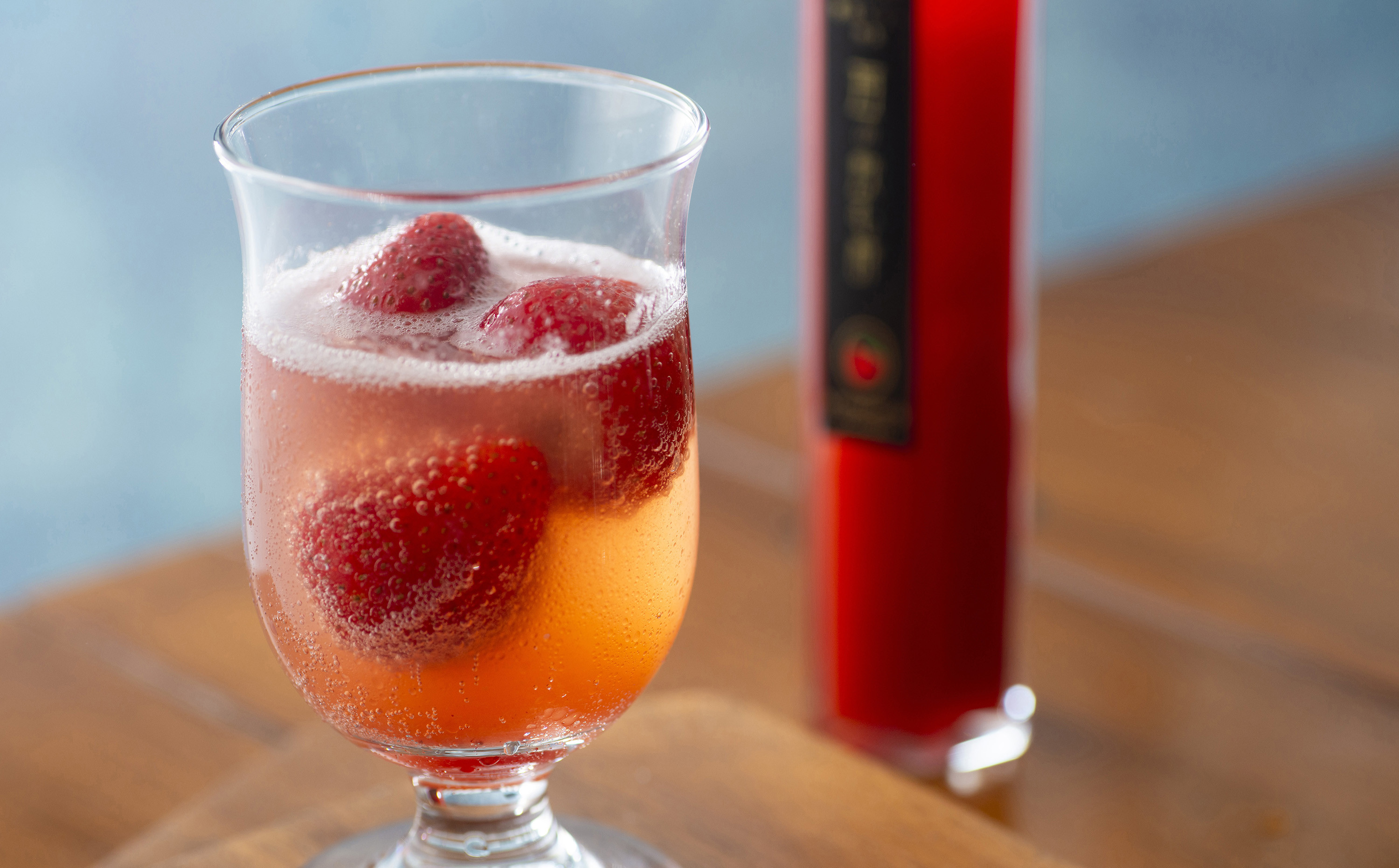 驚くほどの甘さと瑞々しさ！ 大粒苺と自然の力でつくった極上苺酢・愛成ベリー