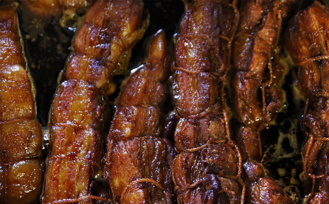 三重県産のブランドポーク「さくらポーク」を使用した、つくだ煮屋のたまり叉焼（チャーシュー）1個