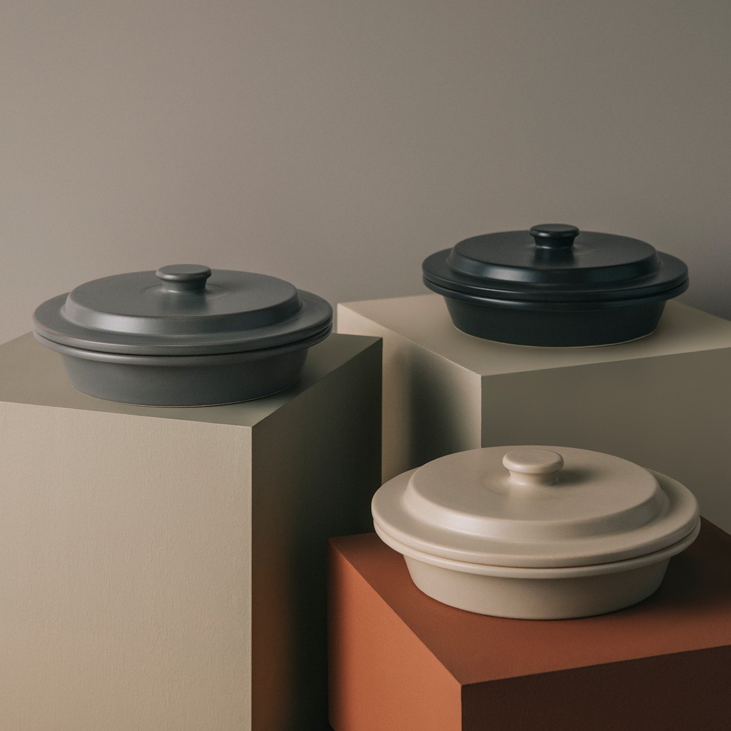 PETARI Shallow Pot　18cm Mud Stone（グレー）G.M.P 【 グッドデザイン賞受賞 陶器製 万能調理土鍋 鍋 土鍋 平鍋 浅鍋 電子レンジ可 キッチン雑貨 新生活 ギフト プレゼント 三重県 四日市市】 グレー 18cm