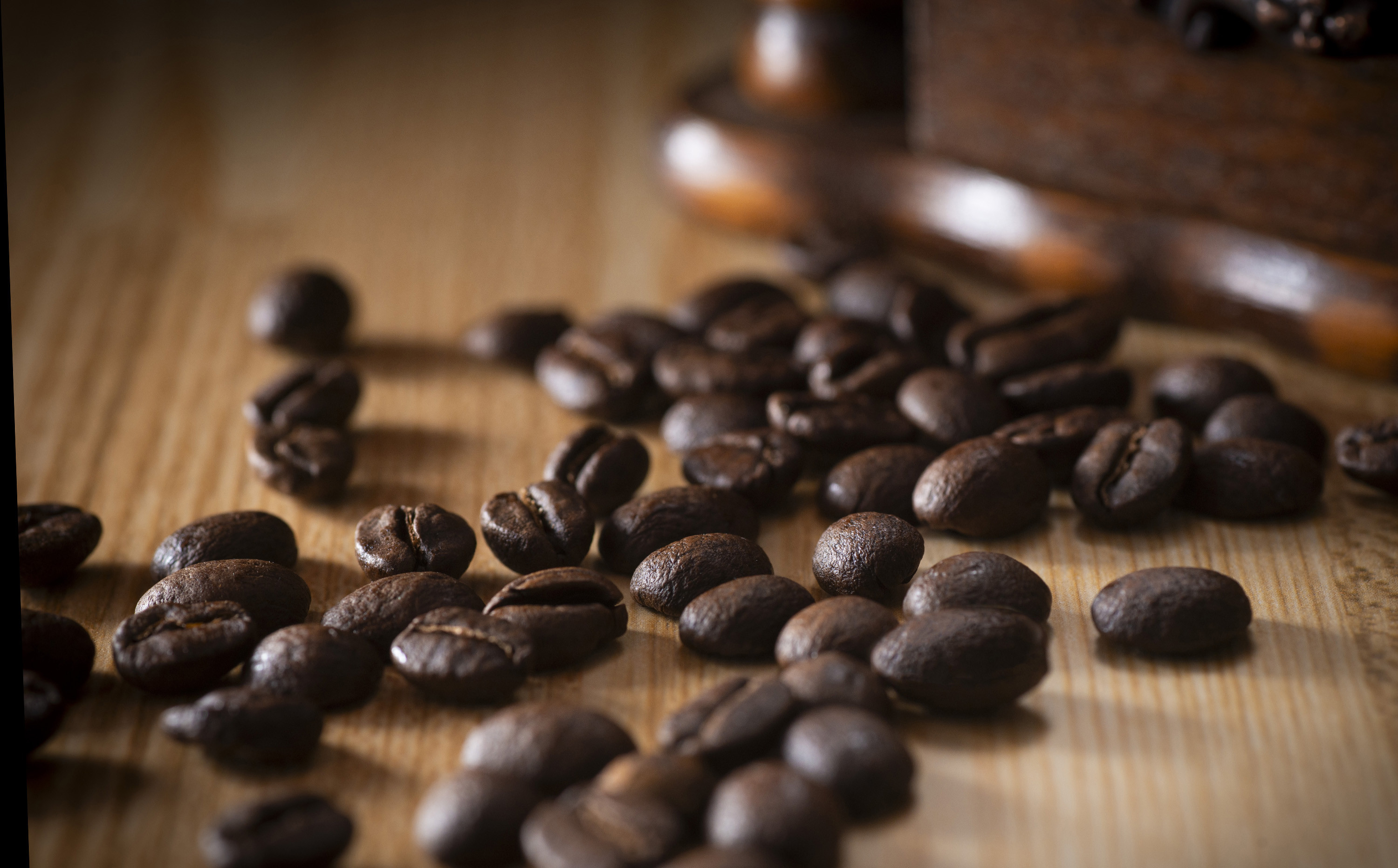 最上級の豆を純・焙煎で！ 雑みのない、豆本来のおいしさを凝縮。最上級ランクの豆のみを使用し、焙煎職人が、手作業でひとつひとつ欠陥豆（カビ・虫食い・未成熟など）を除去。 「純･焙煎・ふるさとブレンド」Hard Bop Coffee（ハードバップコーヒー）から。【豆】［ コーヒー 珈琲 ブレンド 最上級豆 スペシャルティ 自家焙煎 焙煎 オリジナル ギフト ］ 豆