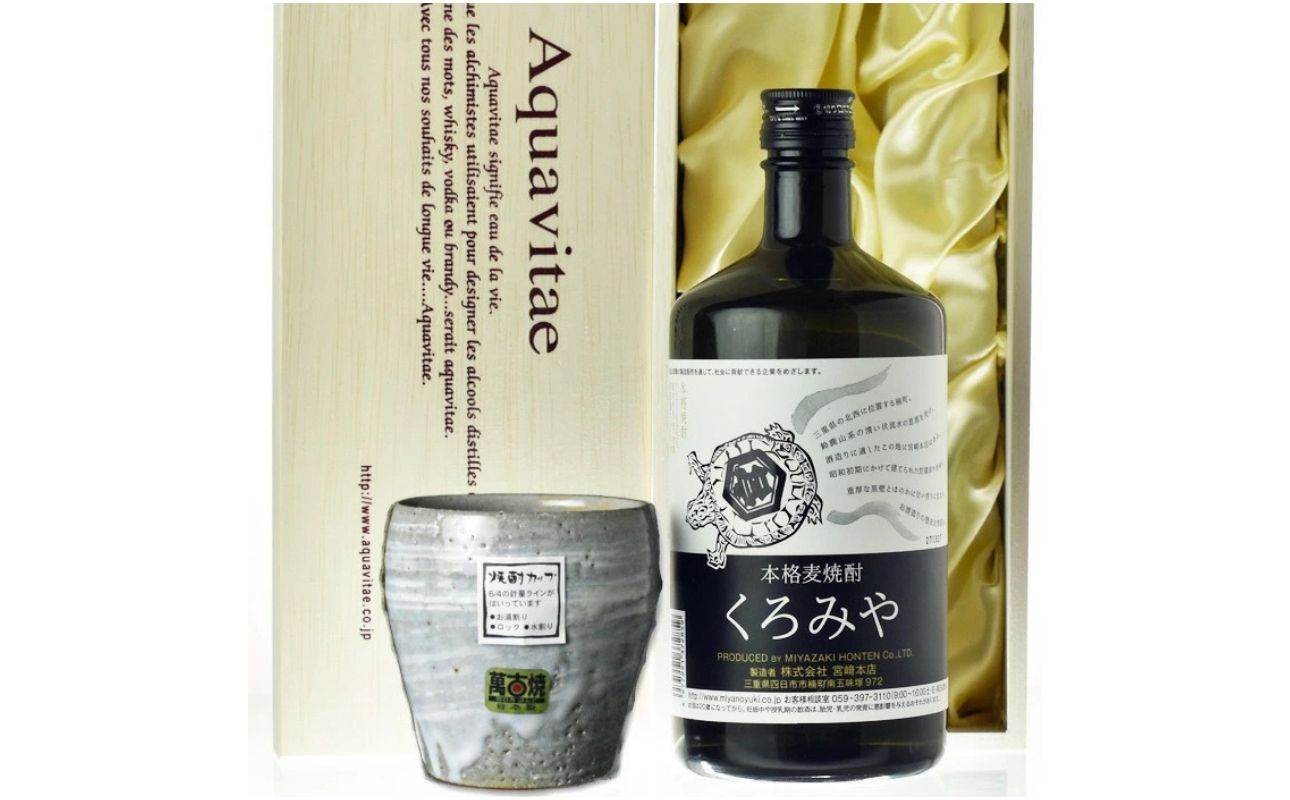 本格焼酎くろみや　萬古焼き焼酎カップ　高級木箱入り 父の日 焼酎 麦　三重 プレゼント 父の日 お酒 お中元 お歳暮 酒 焼酎 美味し国三重の本格麦焼酎 酒 母の日 父の日 敬老の日 ギフト ゴルフコンペ賞品 焼酎 焼ちゅう 上質 美味しい おいしい 有名 本格 お湯割り 水割り