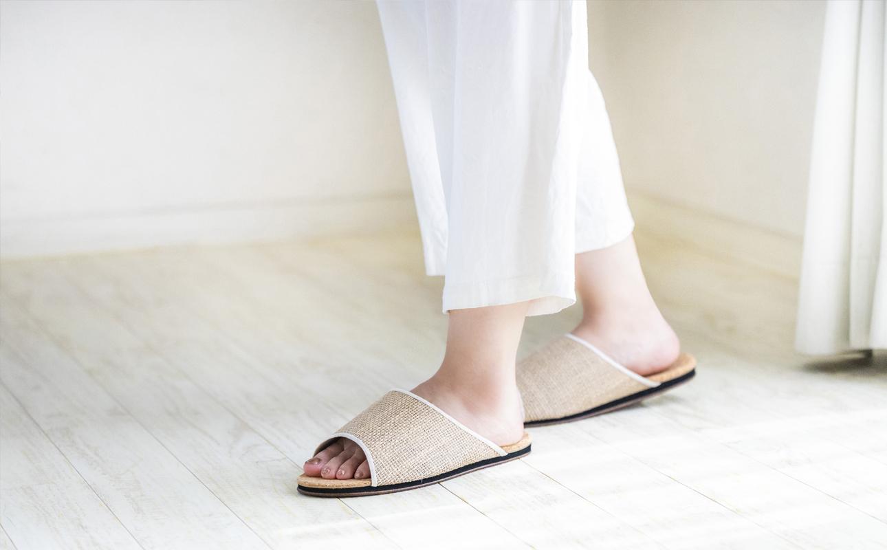 ルームシューズの理想形。天然素材、静音性、高反発クッションで足にやさしい、コルクでむれにくい、綿や麻の素材で、春夏らしいデザイン。「バークオブケイ」コルクルームシューズ爽（Made in Japanの高品質）（春夏デザインバージョン）Lサイズ(26.5cm) カラー：黒【スリッパ 室内履き シューズ 靴 リビング ビジネス インテリア 三重県 四日市市 ふるさと納税】 黒 L(26.5cm）　黒