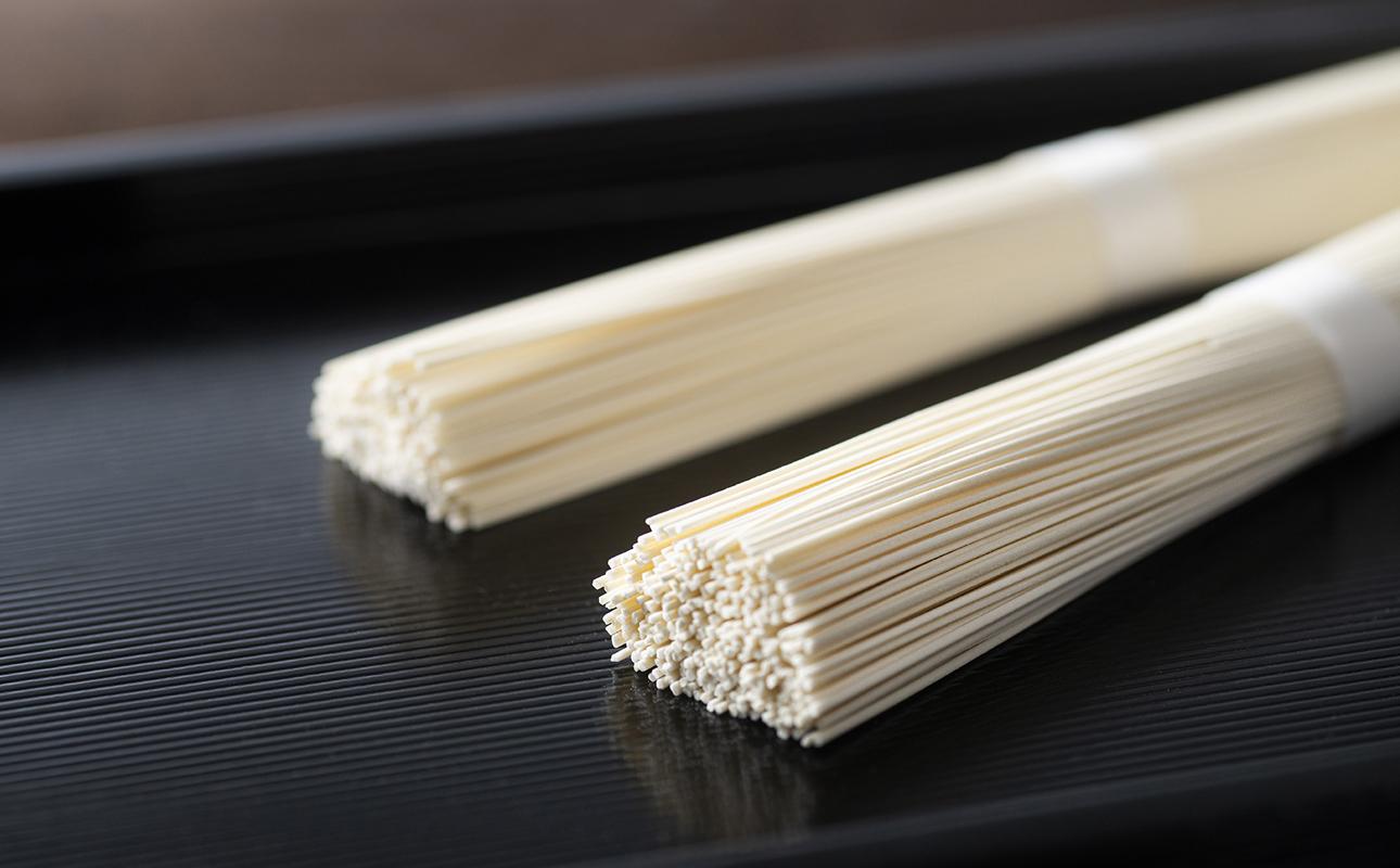 四日市認定地場特産品【泗水十貨店（しすいじっかてん）】九鬼太白純正胡麻油使用　手延べそうめん（５束）手提げ袋付き