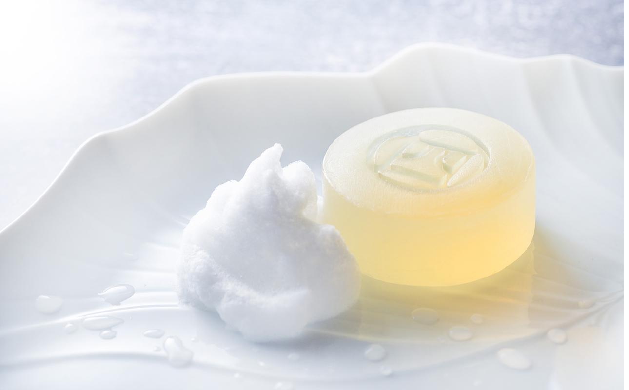 四日市認定地場特産品【泗水十貨店（しすいじっかてん）】オリブ透明石けん　川村養蜂場のハチミツ配合　手提げ袋付き【無添加 純石鹼　暁石鹸 石鹼 職人こだわり製法 石けん せっけん 石鹸 ソープ フェイスウォッシュ メイク落とし 無添加 天然 自然派 ナチュラル 肌にやさしい 敏感肌 三重県 四日市 ふるさと納税】