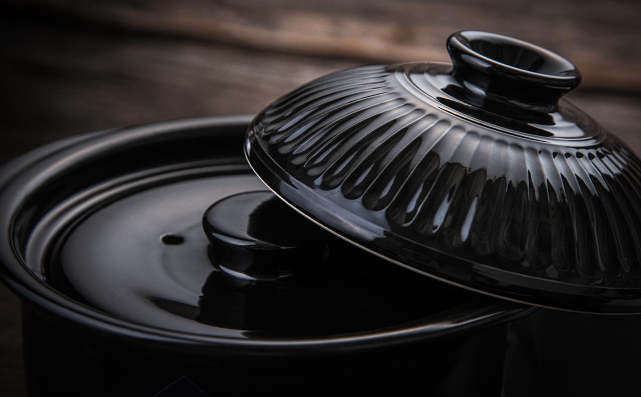 四日市認定地場特産品【泗水十貨店（しすいじっかてん）】菊花黒　ごはん鍋（2合）