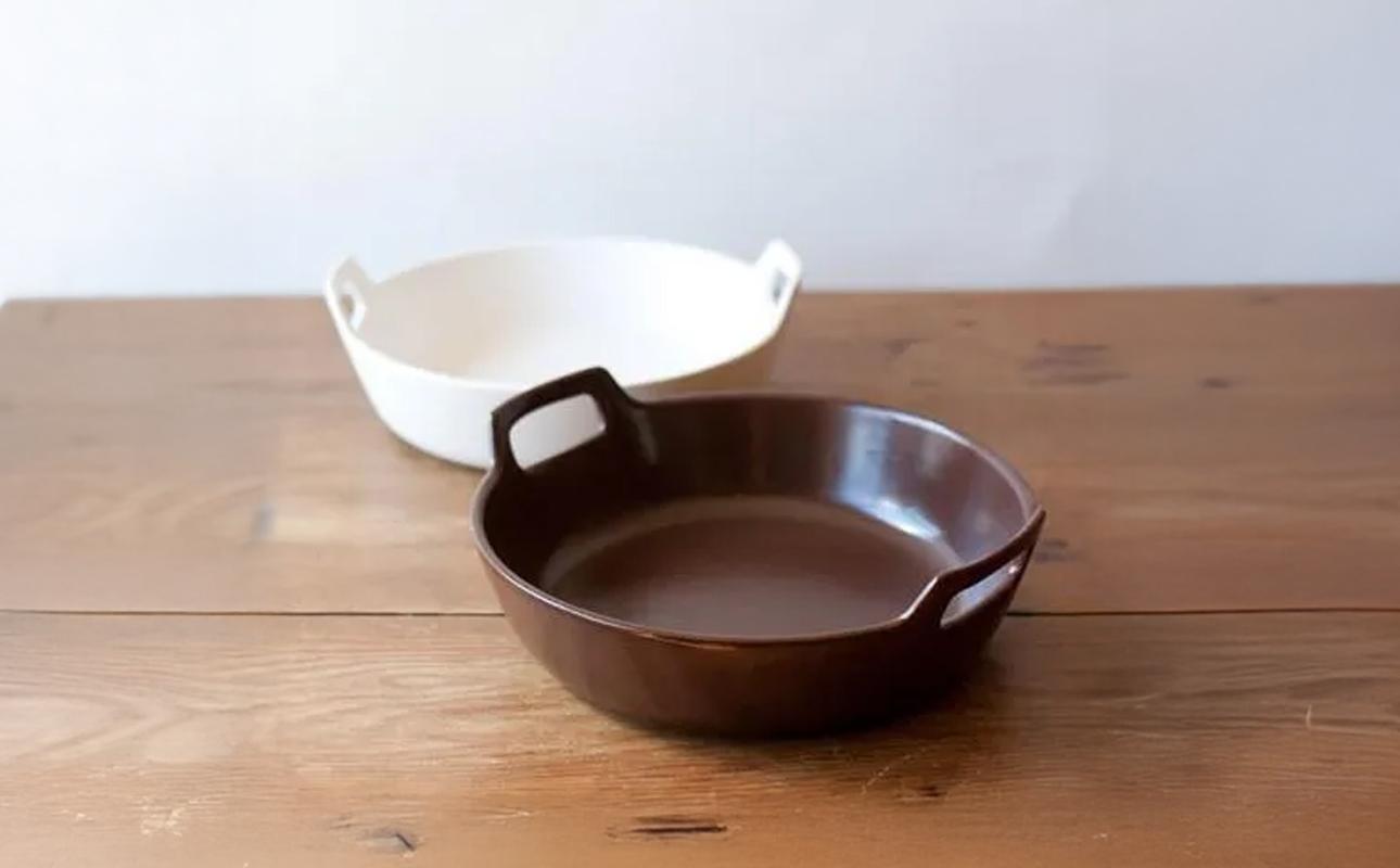 カラー：（奥）白、（手前）赤