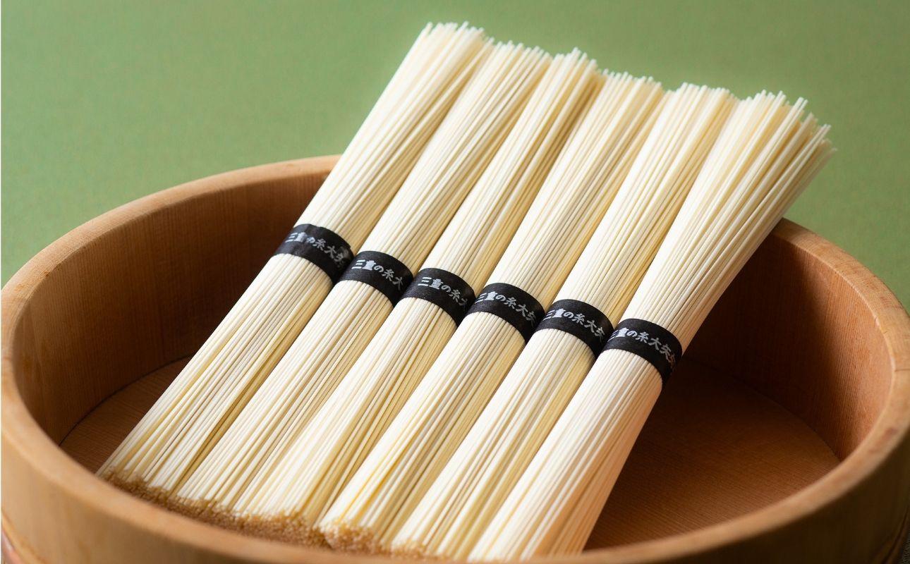 うまみが違う！寒製素麺「三重の糸」大矢知手延素麺 40把入（20人前）【そうめん 素麺 手延べそうめん 手延そうめん 手延べめん 手延べ麺 そーめん 手延べ素麺 ソーメン 王道 大矢知 伝承の味 高級麺 特産 無添加 手延べ 長期保存 家庭用 乾麺 麺 人気 名産品 お取り寄せ 家庭用 お土産 高級 保存食 非常食 御中元 三重県特産品 贈り物 三重県 四日市市 ふるさと納税】 20人前（40杷入）