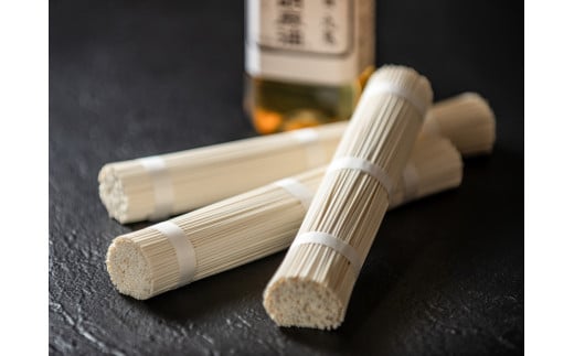 TV番組「マツコ＆有吉 かりそめ天国」で紹介！ふたつの伝統の融合がかなえた 冷麦のおいしさを超えた冷麦 九鬼太白純生胡麻油使用 四日市手延めん (冷麦）3束入 ×2袋（約15人前）／金魚印 王道 大矢知 伝承の味 高級麺ひやむぎ 手延冷麦 無添加 手延べ 九鬼 ごま油 胡麻油 九鬼産業 長期保存 そうめん 素麵 ひやむぎ 素麺 そうめん 乾麺 麺 人気 贈答 家庭用 三重県 四日市市 ふるさと納税