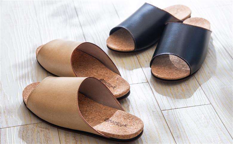 【2足セット】Made in Japanの高品質　ルームシューズの理想形。天然素材、静音性、高反発クッションで足にやさしい、 コルクでむれにくい、来客時も合成皮革とシンプルカラーのデザインで、さりげないセンスを！ 「バークオブケイ」コルクルームシューズ（Ｌ・26.5cm・ブラック） ブラック Ｌサイズ