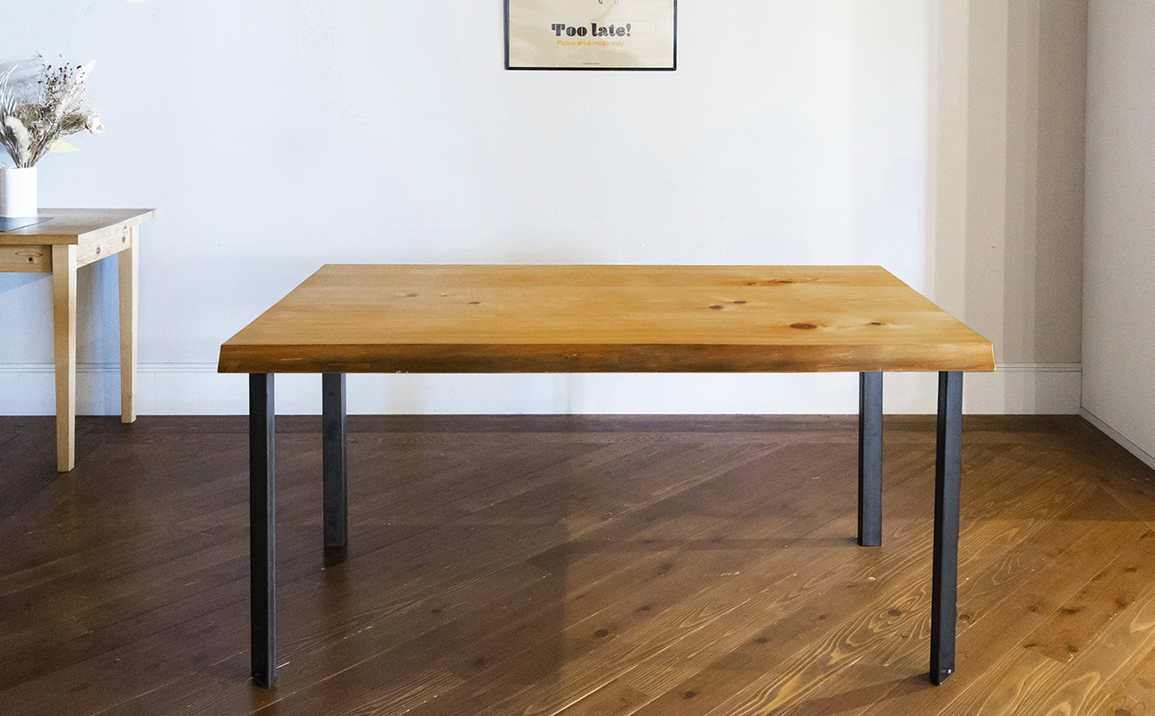 三重県 尾鷲（オワセ）ヒノキ使用、職人技「伊勢逢わせ」一枚板テーブル　幅1,800×奥行750～850×高さ約720㎜　【家具 インテリア 一枚板 おすすめ ブランド メーカー オーダーメイド 手作り おしゃれ 木 テーブル ダイニング 家族 一人暮らし 脚 天板 新生活 引越し 椅子 イス ブルック 三重県 四日市市 ふるさと納税】 1800