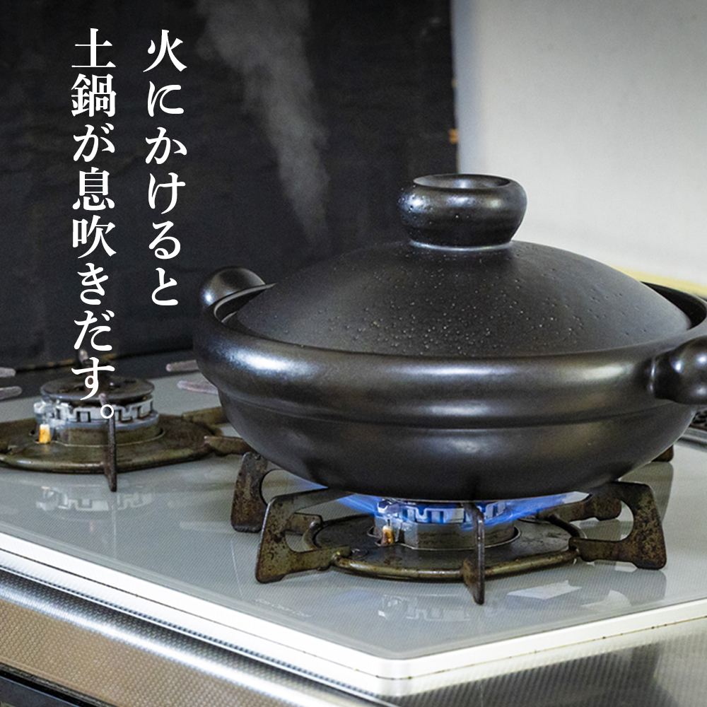 【萬古焼(ばんこやき)】Handmade土鍋 弥生陶園　職人が一つ一つ丁寧に成形し焼き上げる、こだわりの土鍋　土鍋の国内生産80％のシェアを誇る伝統の萬古焼　TS-101S 丸むし土鍋7号（すのこ付き 黒釉）”煮る・焼く・蒸す“毎日使いたくなる万能調理土鍋【萬古焼、ばんこやき、鍋、ごはん鍋、耐久性、人気、おすすめ、余熱調理、使いやすい、耐熱調理、直火、蓄熱調理、節約、米、ごはん、旨み、うまみ】 7号