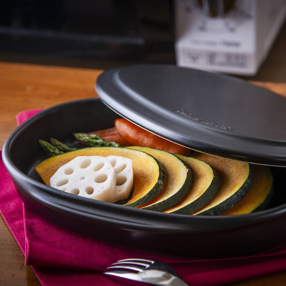 【萬古焼(ばんこやき)】Handmade土鍋 弥生陶園　職人が一つ一つ丁寧に成形し焼き上げる、こだわりの逸品　土鍋の国内生産80％のシェアを誇る伝統の萬古焼　TS-652　フタ付グリラー（黒釉）鉄より軽い！手間いらずの耐熱陶器製「魚焼グリル対応のフタ付グリラー」【プレート、魚料理、肉料理、朝ごはん、朝食、目玉焼き、野菜、グラタン、アヒージョ、簡単、ペア、耐久性、人気、おすすめ、旨み、うまみ】 フタ付グリラー