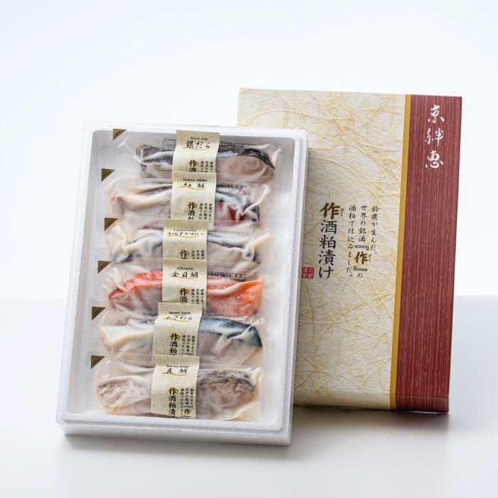 いい酒粕は、いい酒から。世界に誇る銘酒「作（ZAKU）」の香り高い酒粕で、新鮮な魚を漬けました。化学調味料と保存剤不使用、「作」酒粕漬け 6種詰め合わせ