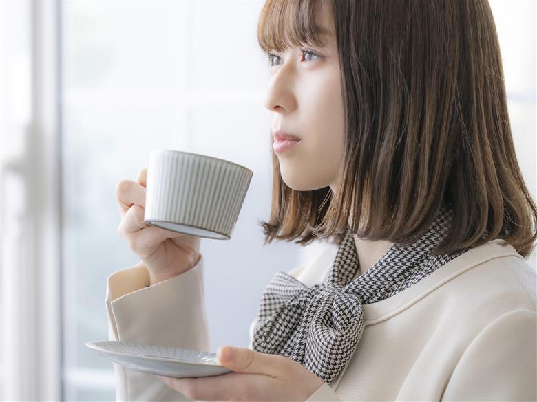 【萬古焼（ばんこやき）】４ｔｈ-ｍａｒｋｅｔプラートカップ＆ソーサーギフト２客セット　4th-market 食器 カップ ソーサー ギフト カフェ 陶器 陶磁器 テーブルウエア 皿 セット 日本製 ティーカップ コーヒーカップ 贈答 贈答品 プレゼント おしゃれ かわいい 結婚祝 出産祝 誕生日 普段使い 手作り 雑貨 伝統工芸 白 グレー シンプル