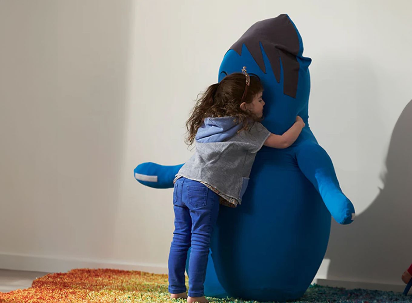 あなたをやさしく抱きしめてくれるかわいい友達。Hugibo Premium（ハギボープレミアム）ライムグリーン【Yogibo ヨギボー プレミアム ビーズクッション ビーズ 座椅子 椅子 クッション ビーズソファー ビーズソファ 新生活 プレゼント インテリア 家具 ベッド ゲーム 三重県 四日市市】 ライムグリーン