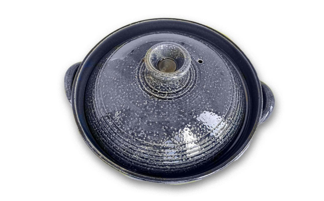 鮮やかな藍色で丸いフタ付き土鍋　