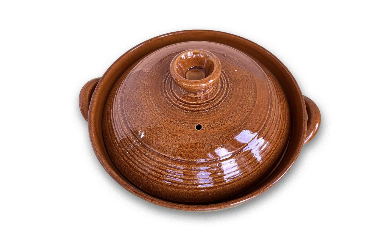 鮮やかな飴色で丸いフタ付き土鍋　