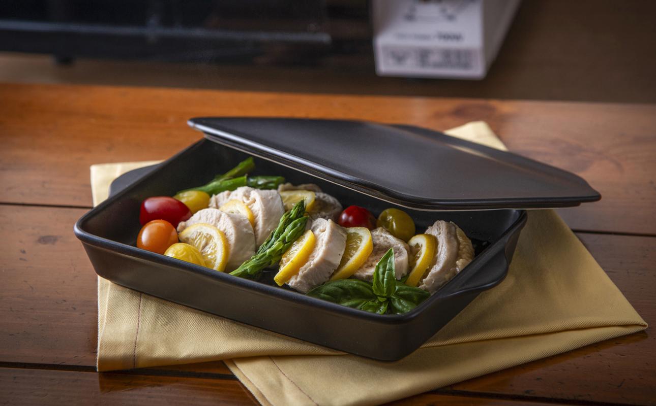 【萬古焼(ばんこやき)】Handmadeアート土鍋 弥生陶園　職人が一つ一つ丁寧に成形し焼き上げる、こだわりの逸品　土鍋の国内生産80％のシェアを誇る伝統の萬古焼　TS-802 グリラー（ウィング）（黒釉）鉄より軽い！手間いらずの耐熱陶器製「魚焼グリル対応のグリラー」【プレート、魚料理、肉料理、朝ごはん、朝食、目玉焼き、グラタン、アヒージョ、簡単調理、ペア、耐久性、人気、おすすめ、うまみ】 グリラー（ウィング）