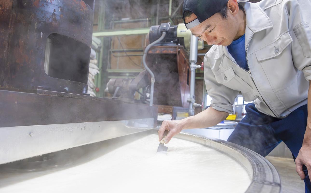 四日市認定地場特産品【泗水十貨店（しすいじっかてん）】オリブ透明石けん　川村養蜂場のハチミツ配合　手提げ袋付き【無添加 純石鹼　暁石鹸 石鹼 職人こだわり製法 石けん せっけん 石鹸 ソープ フェイスウォッシュ メイク落とし 無添加 天然 自然派 ナチュラル 肌にやさしい 敏感肌 三重県 四日市 ふるさと納税】