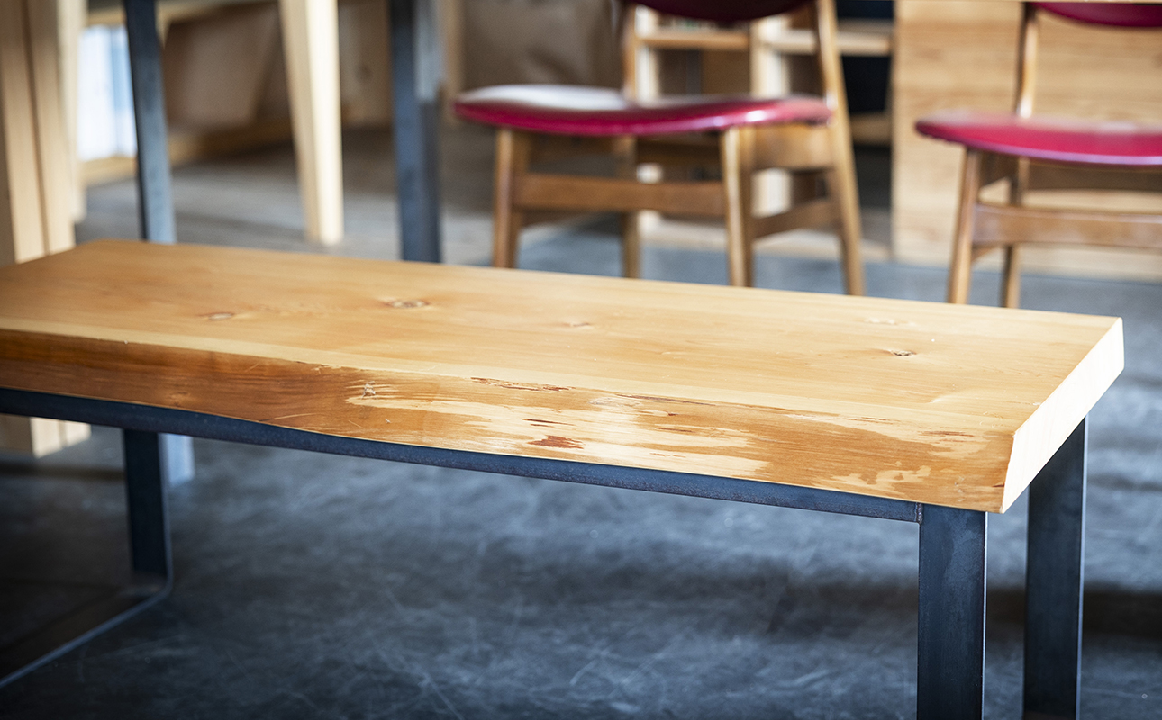 徳川御三家紀州藩の伝統を受け継ぐ三重県 尾鷲（オワセ）ヒノキ使用 BROOK 一枚板ベンチ 長さ1,000×奥行350×高さ約420㎜　【家具 インテリア ベンチ 一枚板 木製 伊勢 おすすめ ブランド メーカー オーダーメイド 手作り おしゃれ 木 テーブル ダイニング 家族 一人暮らし 脚 天板 新生活 引越し 椅子 イス ブルック 三重県 四日市市 ふるさと納税】 1000