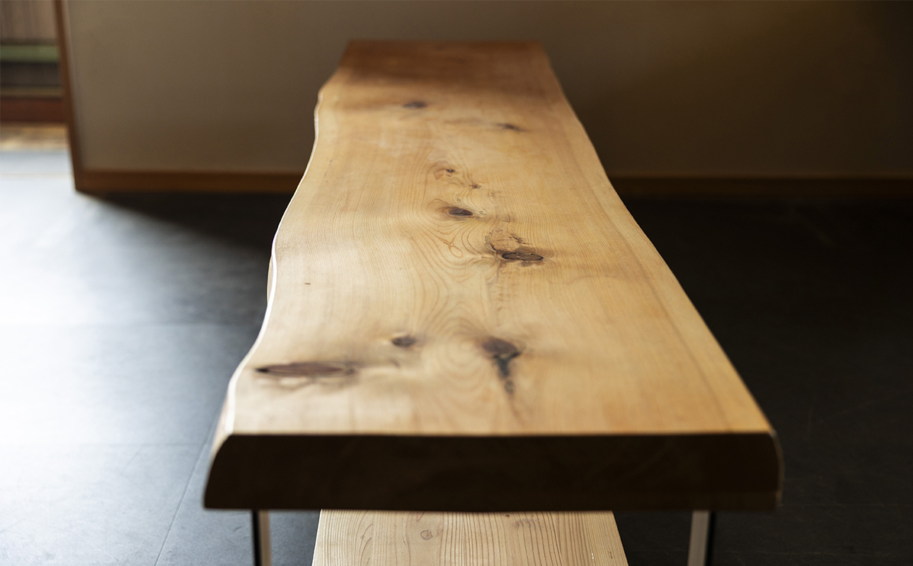 徳川御三家紀州藩の伝統を受け継ぐ三重県 尾鷲（オワセ）ヒノキ使用 BROOK 一枚板オーディオボード 長さ1,500×奥行350×高さ約400㎜　【家具 インテリア オーディオボード テレビ台 リビング 木製 伊勢 おすすめ ブランド メーカー オーダーメイド 手作り おしゃれ 木 ダイニング 家族 一人暮らし 脚 新生活 引越し 椅子 イス ブルック 三重県 四日市市 ふるさと納税】 1500