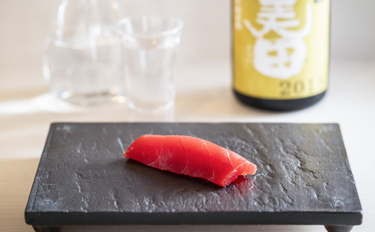 たかぎ 食事券 ￥20,000（10,000円分×2枚） 【食事券　寿司　コース　おまかせ　和食　ミシュラン　ビブグルマン　おいしい　ギフト　ディナー　プレゼント グルメ　おすすめ　家族　カップル　ペア　記念日　チケット　三重　四日市市　四日市　ふるさと納税】 20,000円分