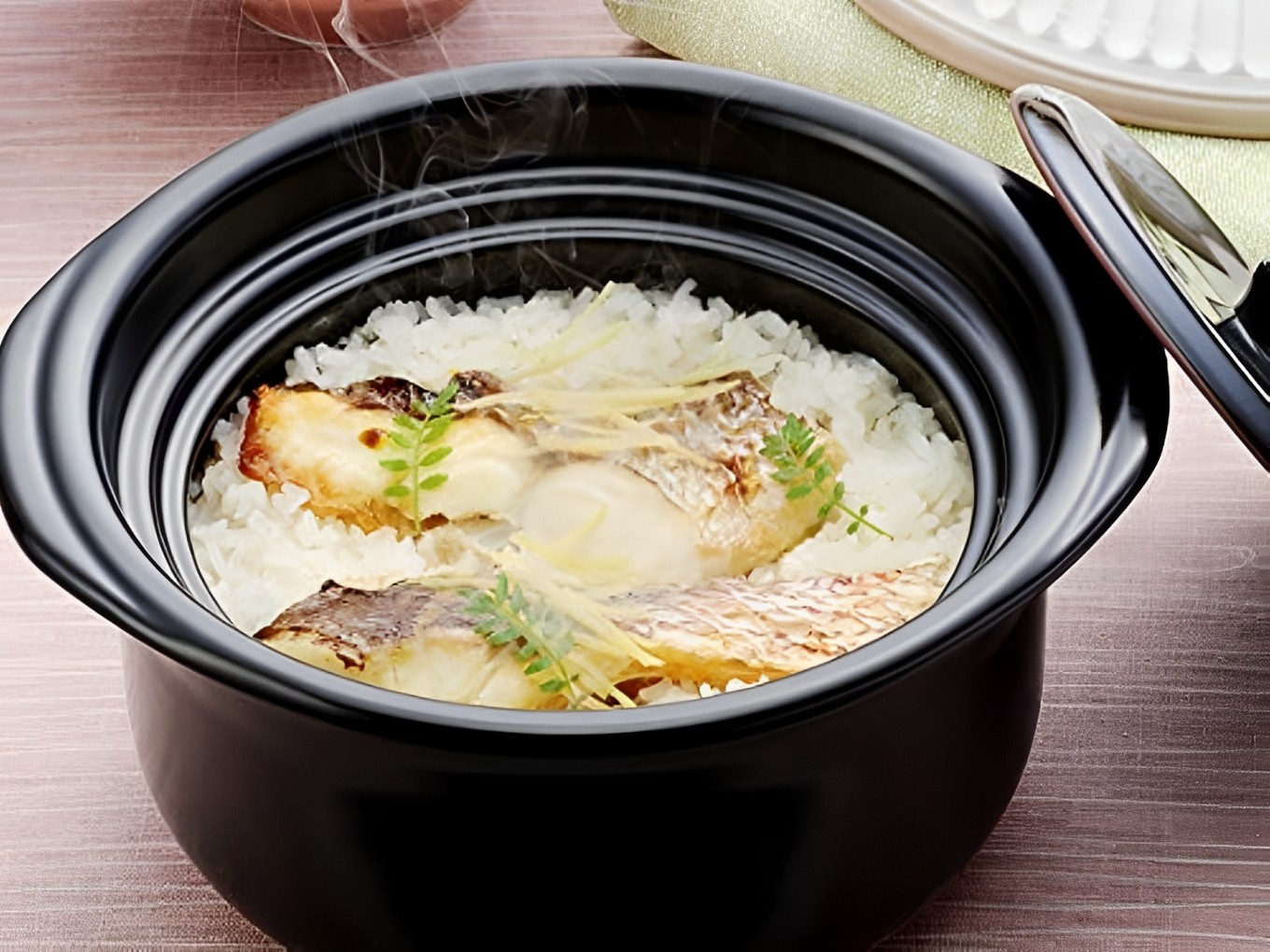 【萬古焼（ばんこやき）】割烹ごはんを自宅で簡単に。沸騰したら火を消して20分待つだけで、粒立ちのよい美味しいごはん！萬古焼 銀峯陶器 菊花ごはん土鍋 2合炊き