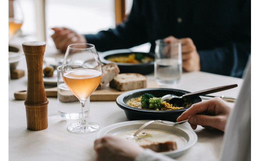 PETARI Shallow Pot　18cm Jet Black（ブラック）G.M.P 【 グッドデザイン賞受賞 陶器製 万能調理土鍋 鍋 土鍋 平鍋 浅鍋 電子レンジ可 キッチン雑貨 新生活 ギフト プレゼント 三重県 四日市市】 ブラック 18cm