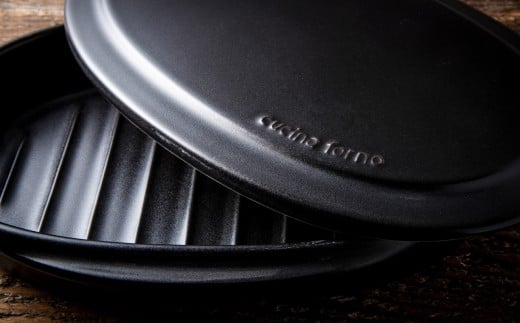 【萬古焼(ばんこやき)】Handmadeアート土鍋 弥生陶園　職人が一つ一つ丁寧に成形し焼き上げる、こだわりの逸品　土鍋の国内生産80％のシェアを誇る伝統の萬古焼　TS-652　フタ付グリラー（黒釉）鉄より軽い！手間いらずの耐熱陶器製「魚焼グリル対応のフタ付グリラー」【プレート、魚料理、肉料理、朝ごはん、朝食、目玉焼き、グラタン、アヒージョ、簡単、ペア、耐久性、人気、おすすめ、うまみ】 フタ付グリラー