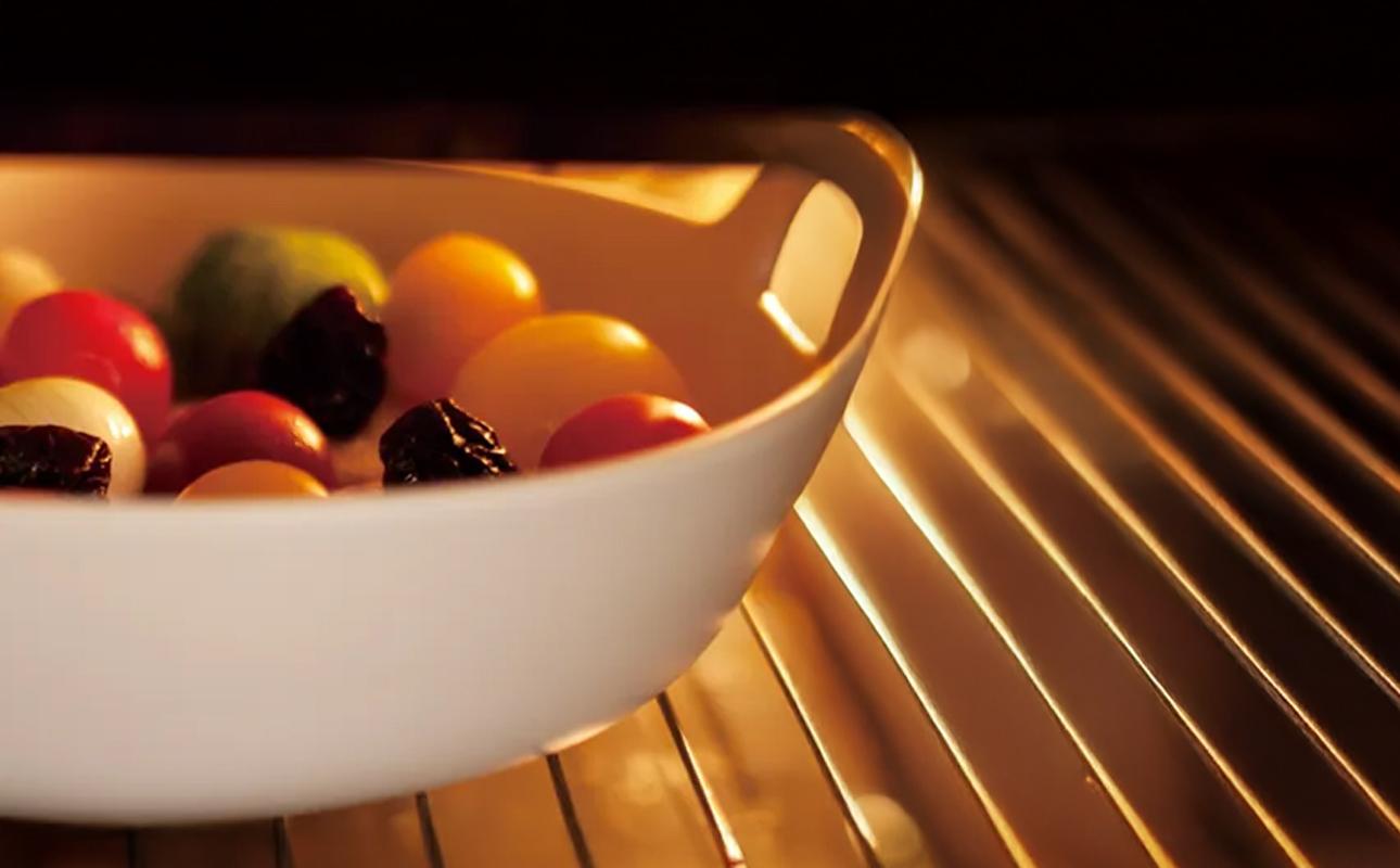 【萬古焼（ばんこやき）】スタイリッシュな浅型円形デザインの西洋土鍋 4th-market  ロティ グリルキャセロール 赤1個【鍋、土 鍋、煮物、スープ、万能、肉料理、魚料理、焼野菜、おしゃれ、かわいい、結婚祝、出産祝、セット、贈答、普段使い、手作り、冬、煮込み、一人用、家庭用、一人暮らし、家族、ファミリー、新生活、スープ、三重県 四日市市 ふるさと納税】 赤