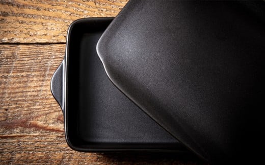 【萬古焼(ばんこやき)】Handmadeアート土鍋 弥生陶園　職人が一つ一つ丁寧に成形し焼き上げる、こだわりの逸品　土鍋の国内生産80％のシェアを誇る伝統の萬古焼　TS-802 グリラー（ウィング）（黒釉）鉄より軽い！手間いらずの耐熱陶器製「魚焼グリル対応のグリラー」【プレート、魚料理、肉料理、朝ごはん、朝食、目玉焼き、グラタン、アヒージョ、簡単調理、ペア、耐久性、人気、おすすめ、うまみ】 グリラー（ウィング）