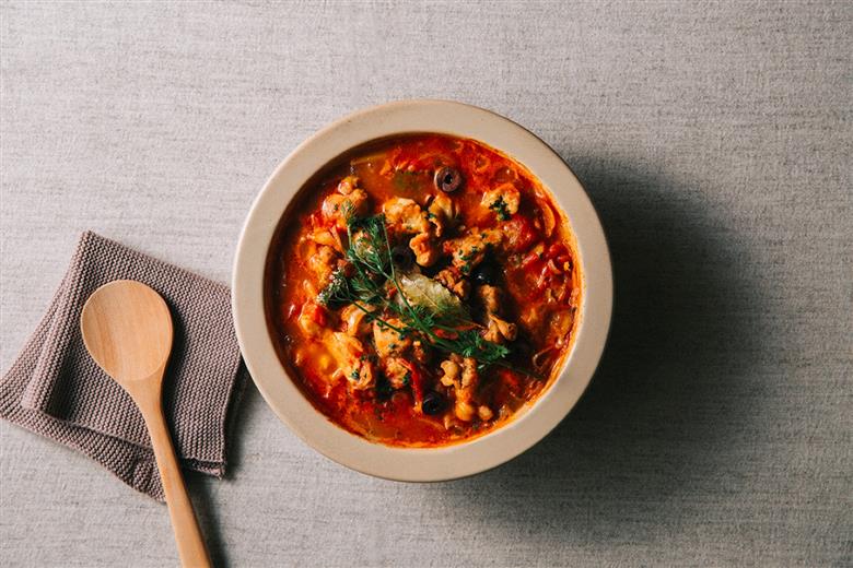 PETARI ShallowPot 24cm　Igneous Rock（ベージュ）G.M.P 【 グッドデザイン賞受賞 陶器製 万能調理土鍋 鍋 土鍋 平鍋 浅鍋 電子レンジ可 キッチン雑貨 新生活 ギフト プレゼント 三重県 四日市市】 ベージュ 24cm