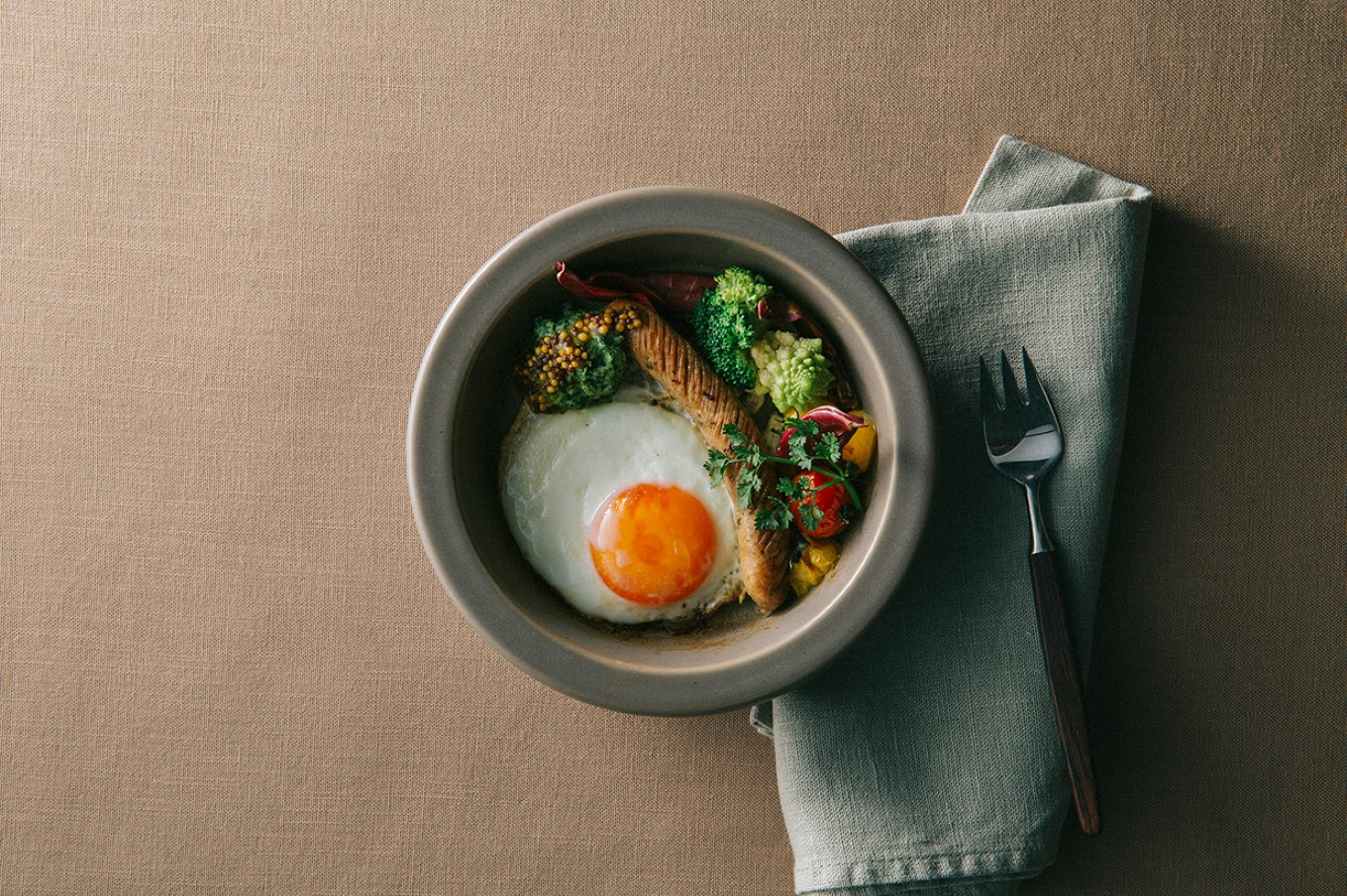 PETARI Shallow Pot　18cm Mud Stone（グレー）G.M.P 【 グッドデザイン賞受賞 陶器製 万能調理土鍋 鍋 土鍋 平鍋 浅鍋 電子レンジ可 キッチン雑貨 新生活 ギフト プレゼント 三重県 四日市市】 グレー 18cm